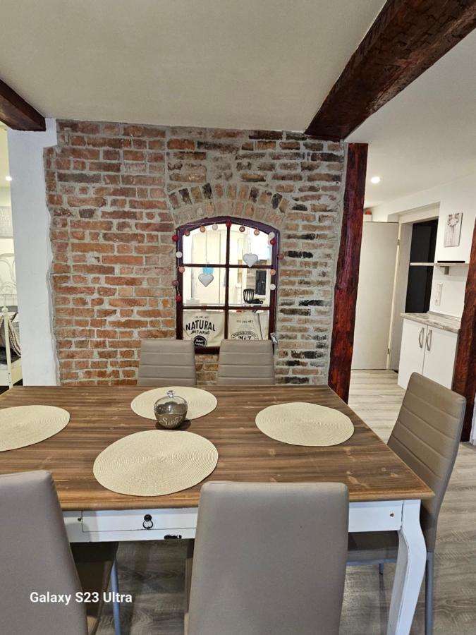 Ferienwohnung ,,Hinter Der Mauer" Хилдбургхаузен Екстериор снимка