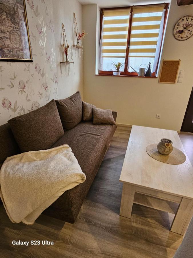 Ferienwohnung ,,Hinter Der Mauer" Хилдбургхаузен Екстериор снимка