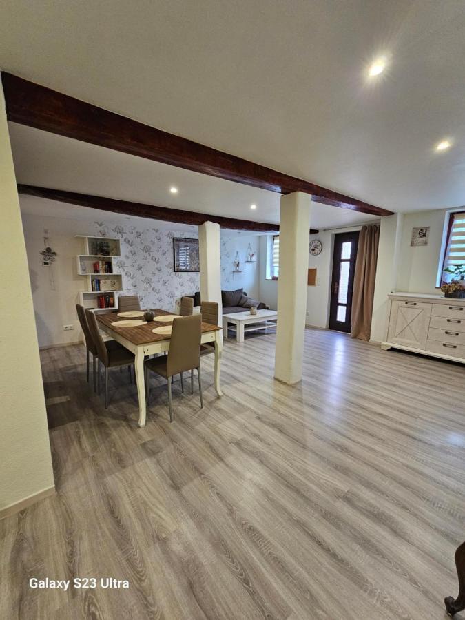 Ferienwohnung ,,Hinter Der Mauer" Хилдбургхаузен Екстериор снимка
