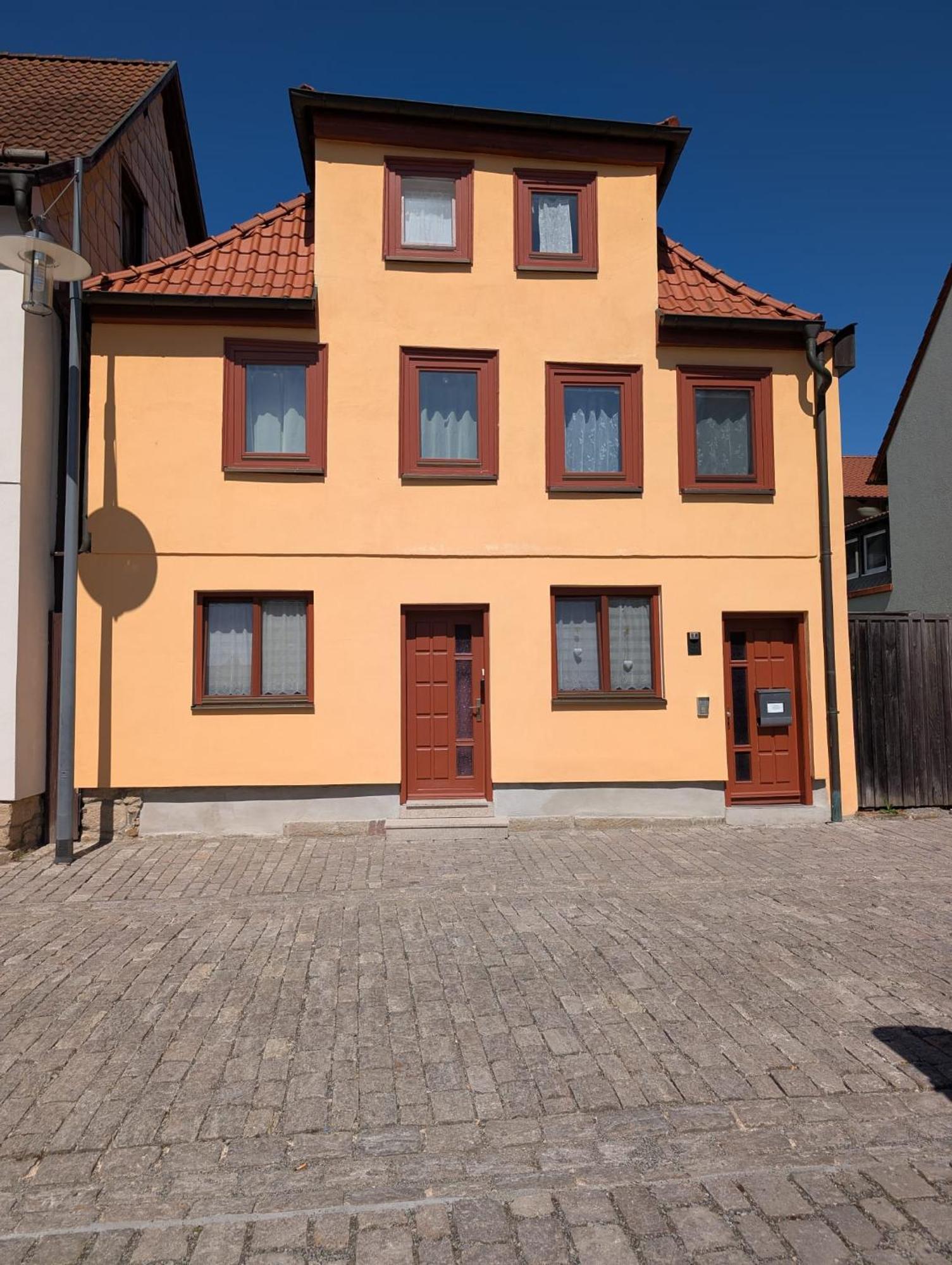 Ferienwohnung ,,Hinter Der Mauer" Хилдбургхаузен Екстериор снимка